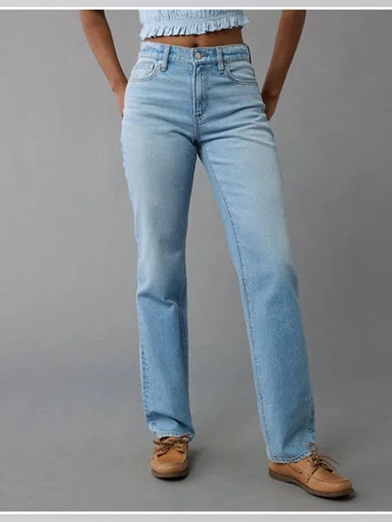 American Eagle Outfitters Denim - American Eagle Super High Rise Straight Light Wash Jeans size 6